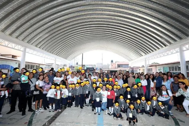 2-pepe_chedraui_entrega_techado_escolar_en_el_jardin_de_ninos_tzitzilini