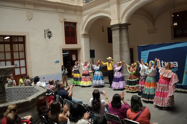 A_DomingoCultural