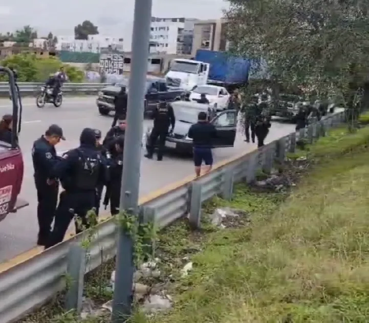 policías