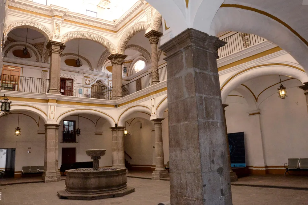 C Casa de las Bóvedas