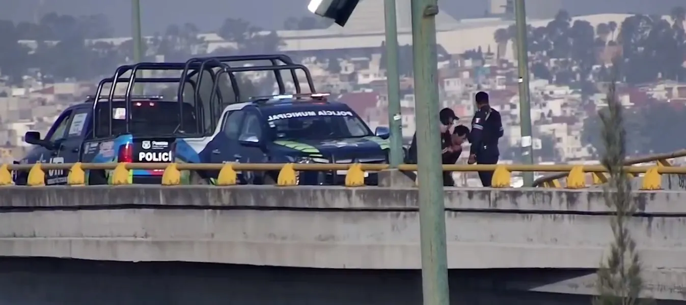 policías