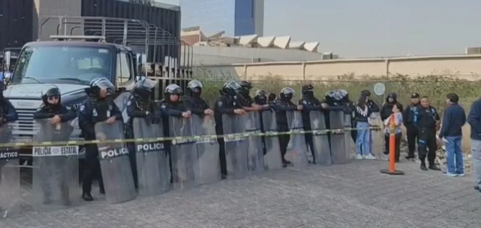 policías en el SAT