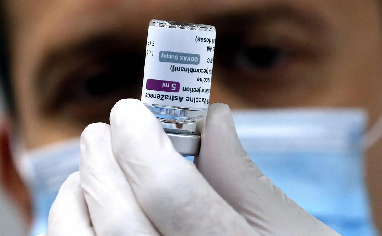 La-vacuna-contra-la-covid-de-AstraZeneca-deja-de-comercializarse-en-la-Union-Europea
